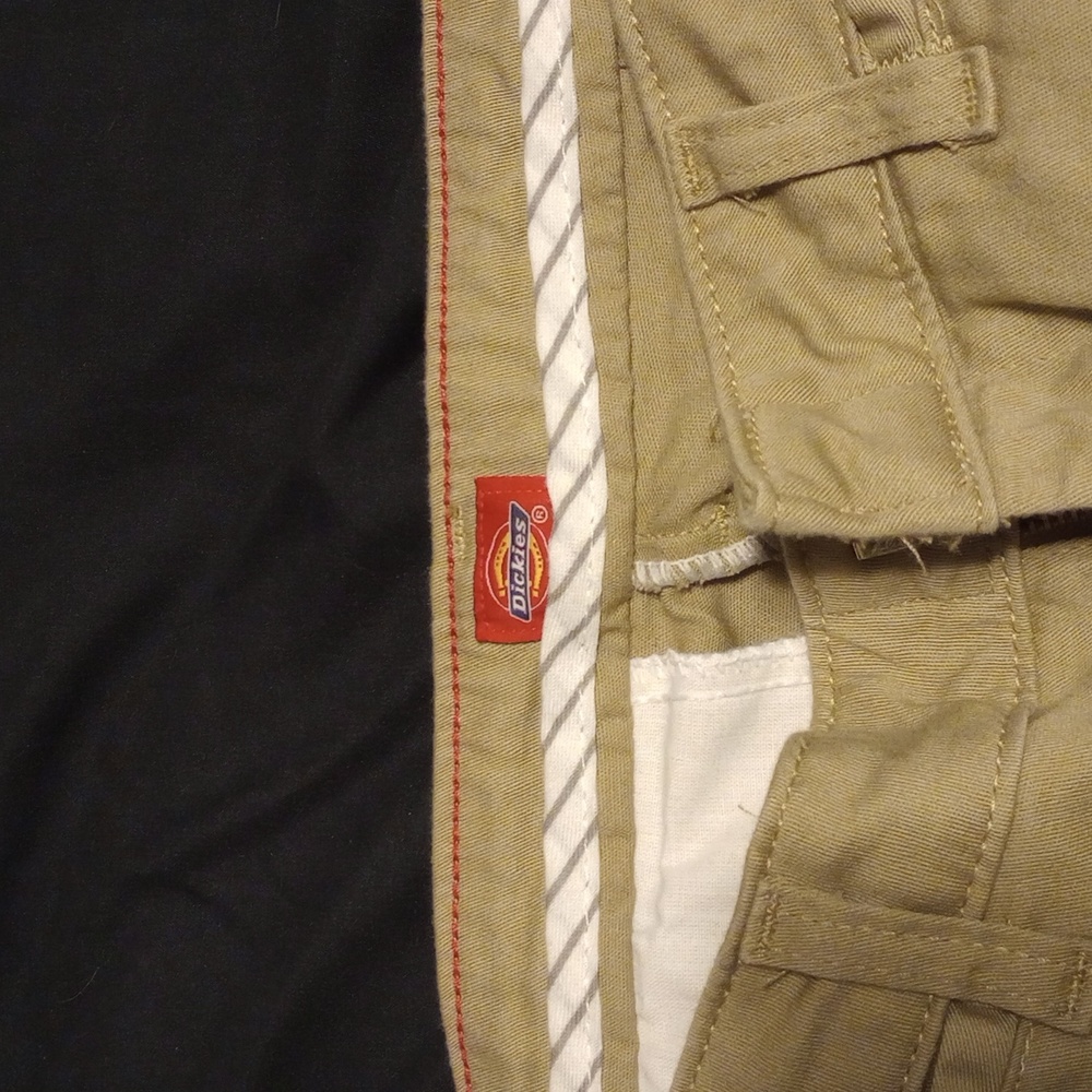 Dickies capris
